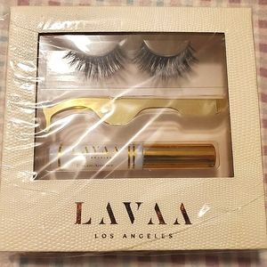 *NEW* LAVAA Flirty Lash Set with Applicator and Glue